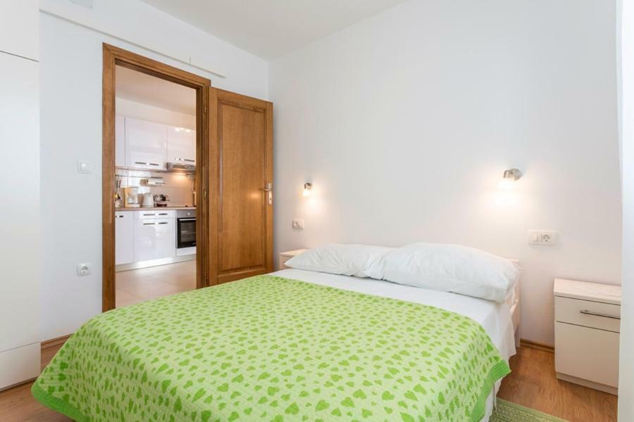 Apartments Bezmalinovic 2 Bol Buitenkant foto