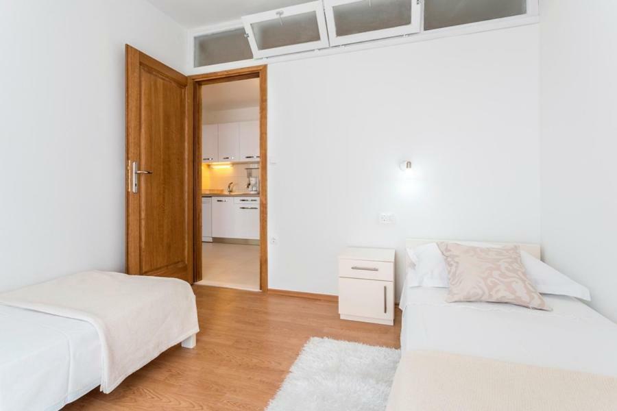 Apartments Bezmalinovic 2 Bol Buitenkant foto