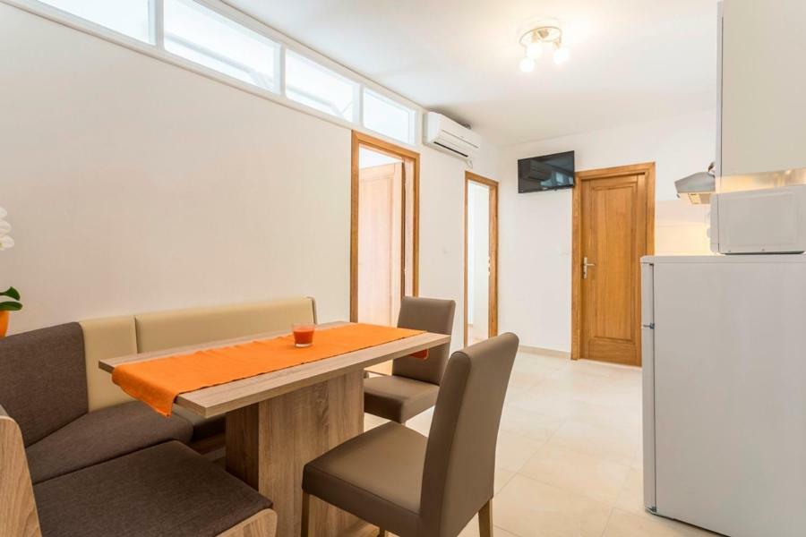 Apartments Bezmalinovic 2 Bol Buitenkant foto