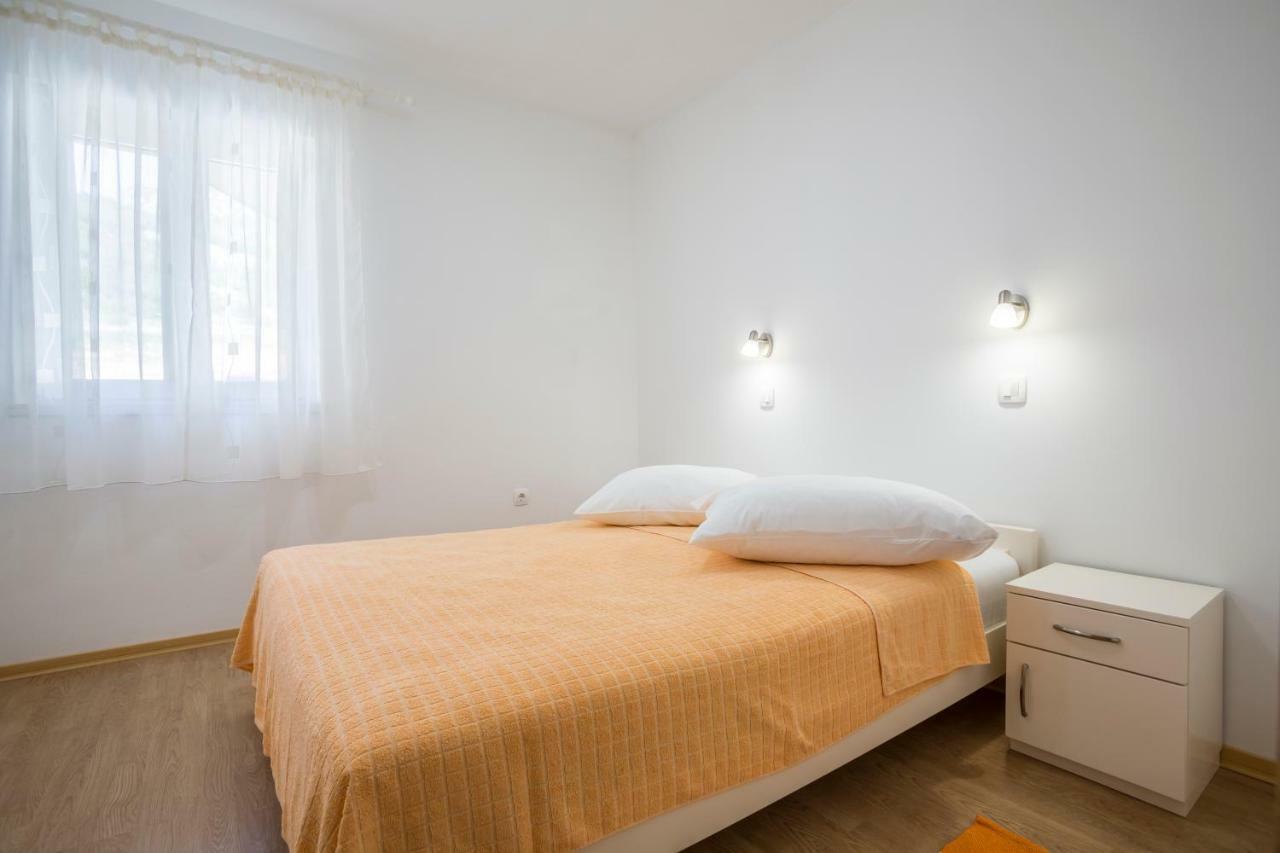 Apartments Bezmalinovic 2 Bol Buitenkant foto