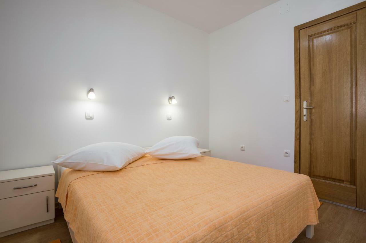 Apartments Bezmalinovic 2 Bol Buitenkant foto