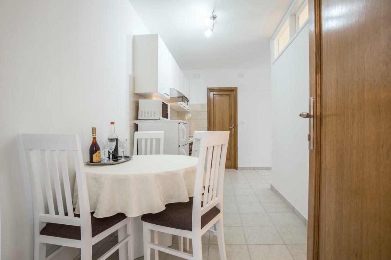 Apartments Bezmalinovic 2 Bol Buitenkant foto